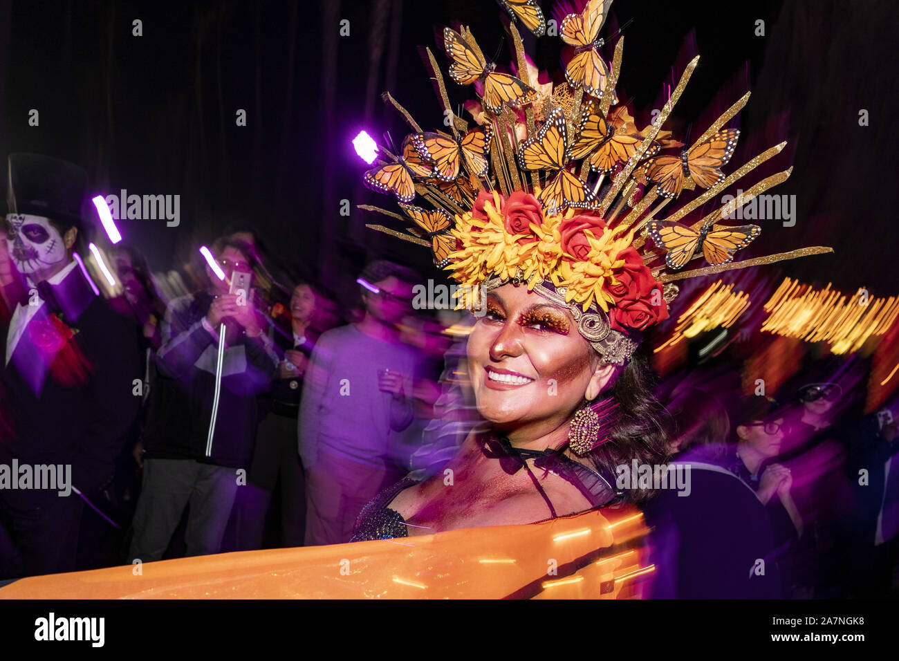 Los Angeles, Californie, USA. Mar 15, 2019. Les participants à la Dia de los Muertos (Jour des Morts) célébration au Hollywood Forever Cemetery à Los Angeles, Californie. Le Jour des morts a son origine au Mexique et est largement célébré par les Américains d'origine mexicaine comme un hommage à la vie des êtres chers qui sont décédés. Ronen Crédit : Tivony SOPA/Images/ZUMA/Alamy Fil Live News Banque D'Images