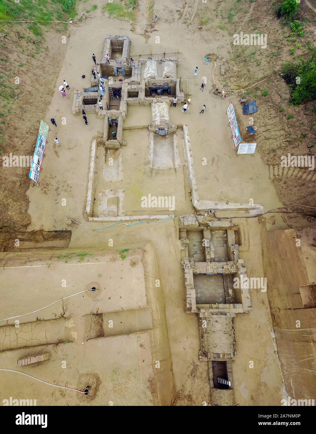 Les reliefs en pierre sont mis au jour des deux anciennes tombes datant de la dynastie Han (206 av. J.-C220 (AD) dans Jiyang district, Jinan city, est de la Chine. Banque D'Images