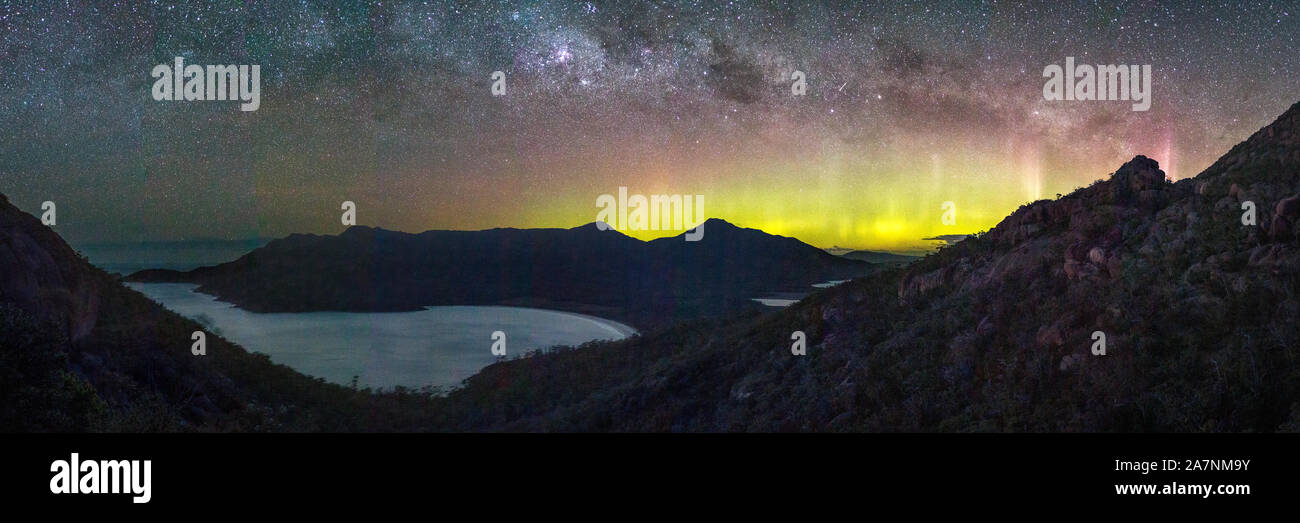 Aurora Australis sur Wineglass Bay Banque D'Images