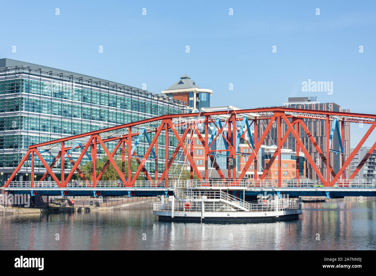 Pont à poutre triangulée à Huron Basin, Salford Quays, Salford, Greater Manchester, Angleterre, Royaume-Uni Banque D'Images