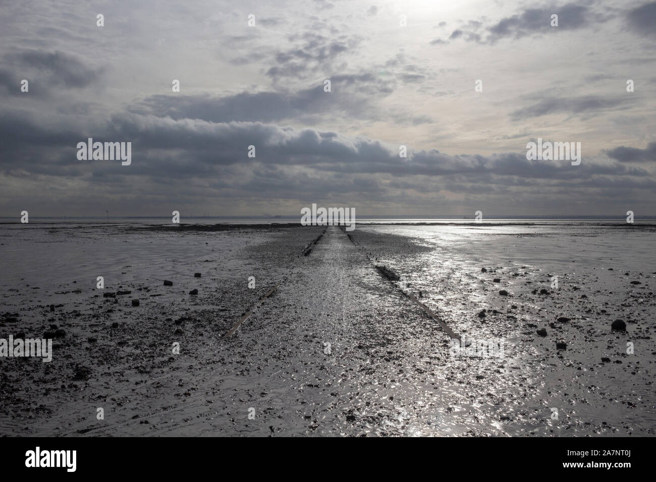 Chemin qui se trouve dans la mer à Westcliff, près de Southend-on-Sea, Essex, Angleterre Banque D'Images