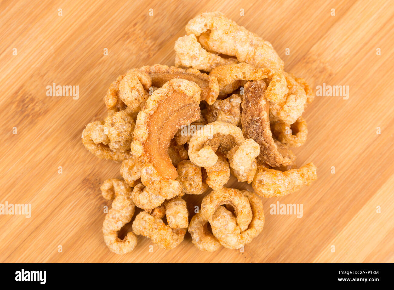 Low Carb cracklins couenne de porc salé croquant snack Banque D'Images