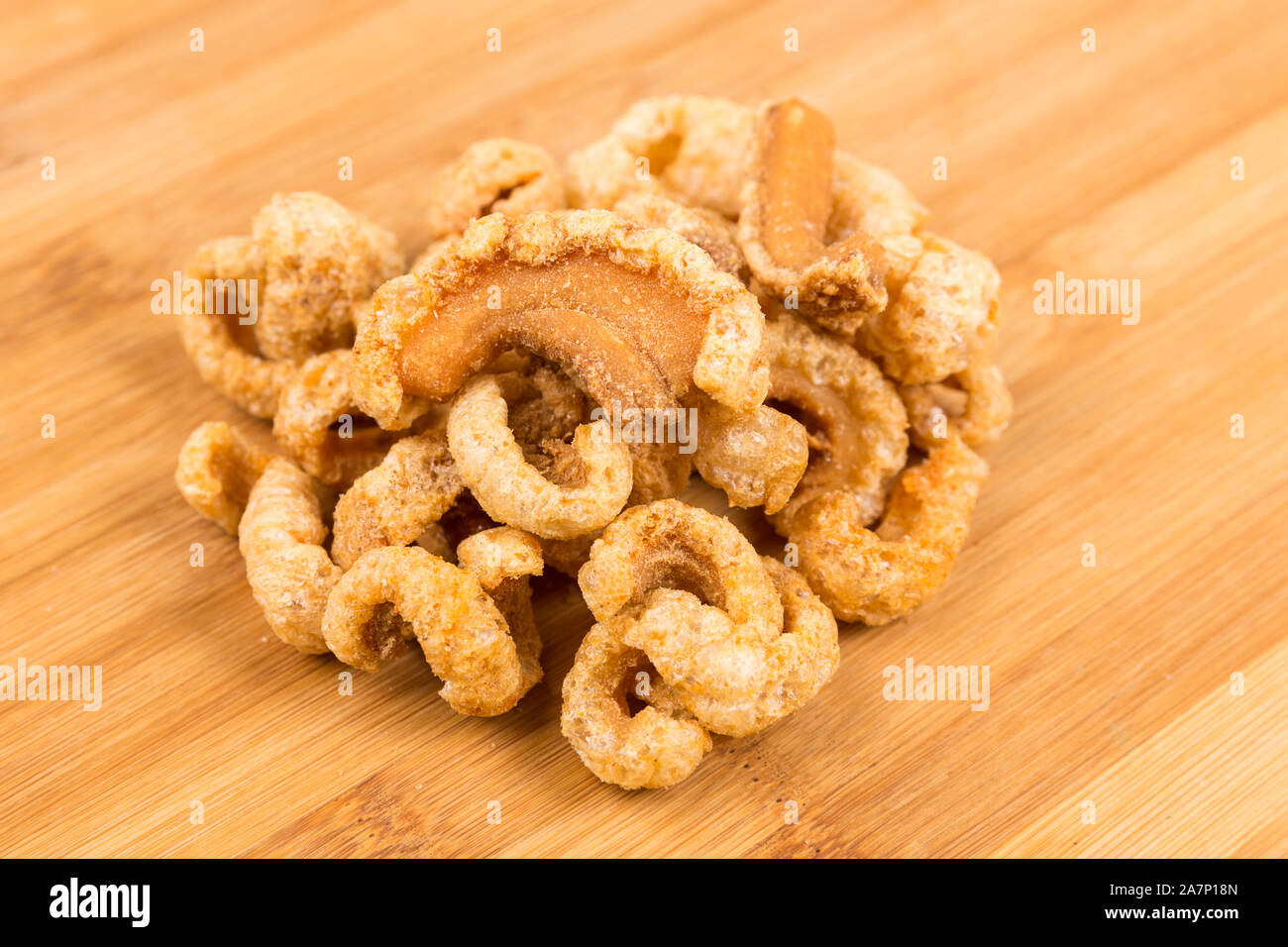 Low Carb cracklins couenne de porc salé croquant snack Banque D'Images