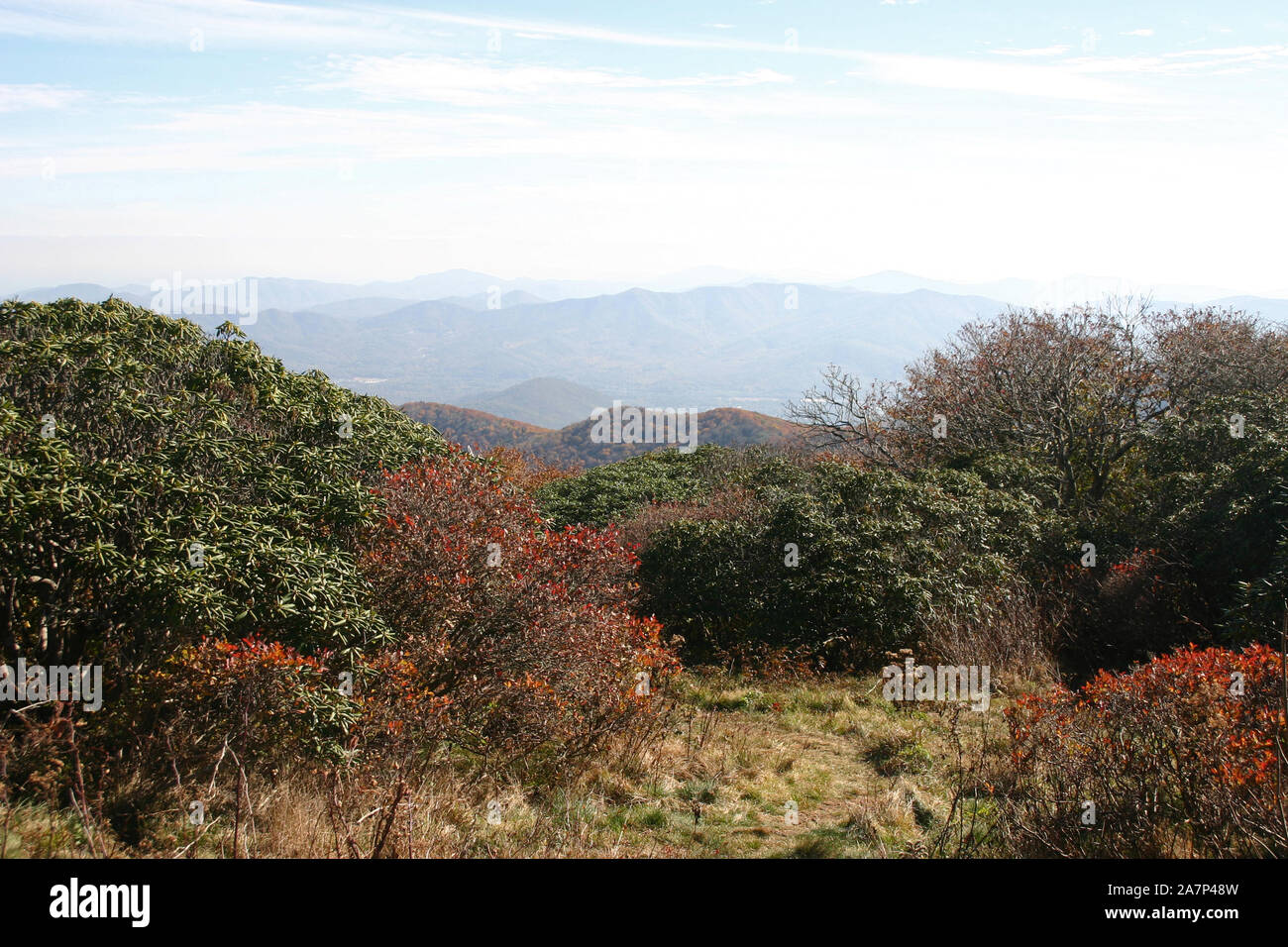 Belle vue panoramique sur les montagnes Blue Ridge de la Caroline du Nord occidentale dans leurs couleurs d'automne Banque D'Images