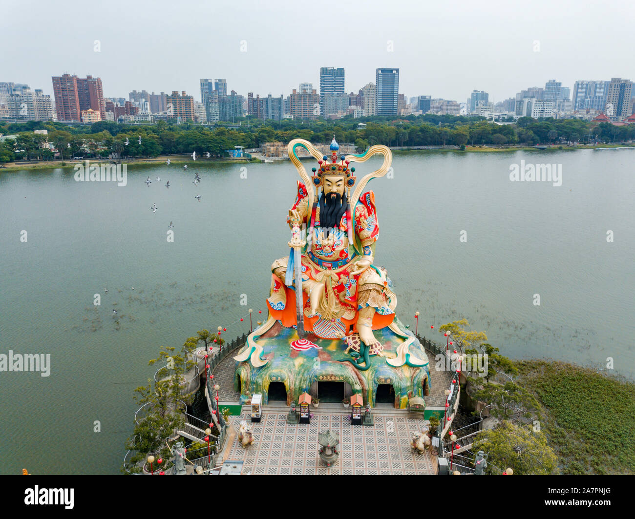 Drone/photo aérienne de l'étang de lotus temples et sites culturels à Kaohsiung, Taïwan. Banque D'Images