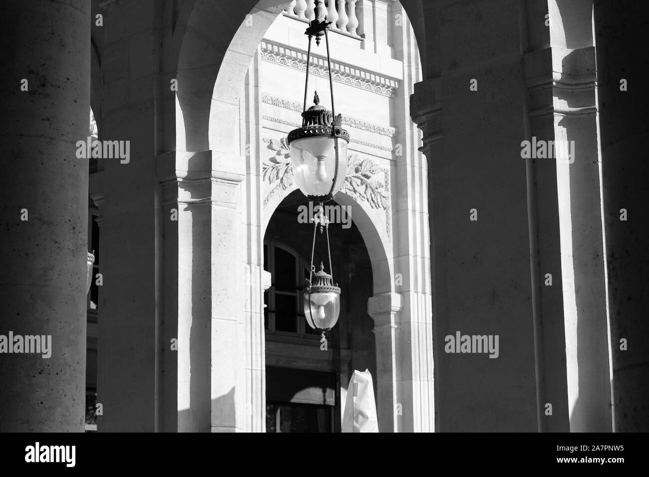 Vue Rapprochée Du Palais Royal Building. Architecture Parisienne. Monuments Historiques De Paris, France. Banque D'Images