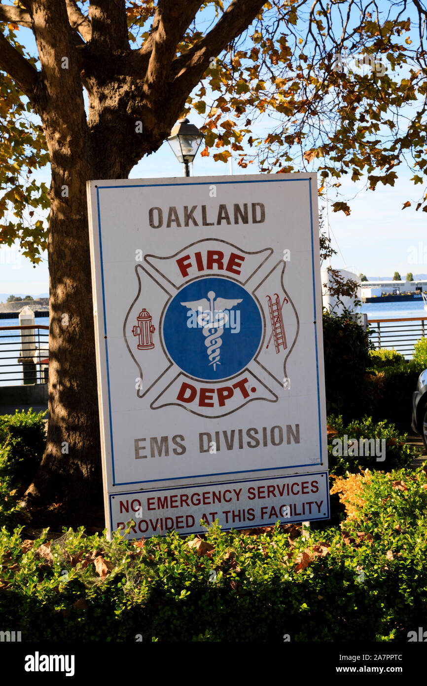 Service d'incendie d'Oakland EMS signe de division, Jack London Square, Oakland, Alameda County, Californie, États-Unis d'Amérique Banque D'Images