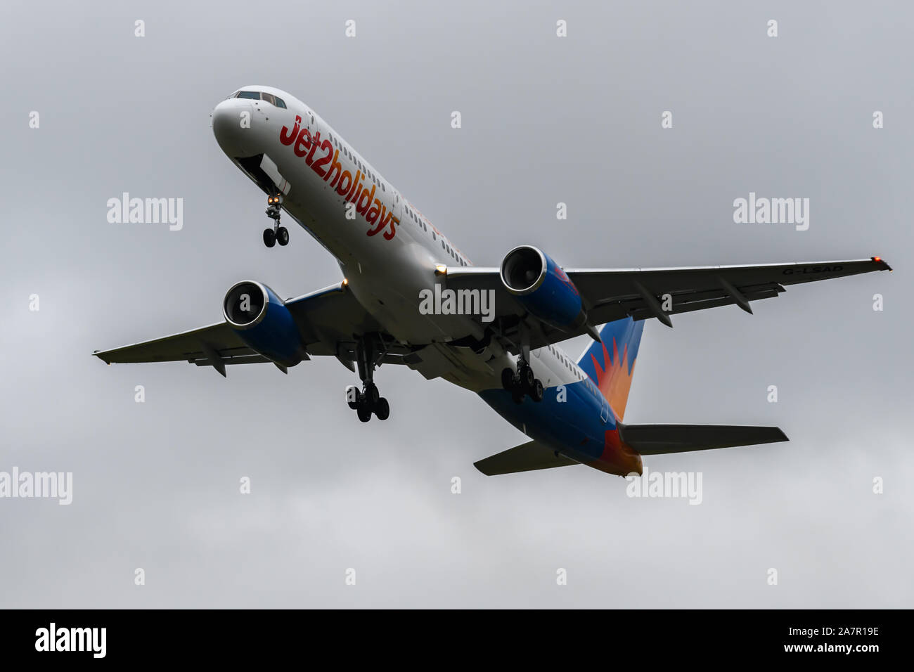 2 Jet Airlines Boeing 737 au départ de l'aéroport de Manchester Banque D'Images