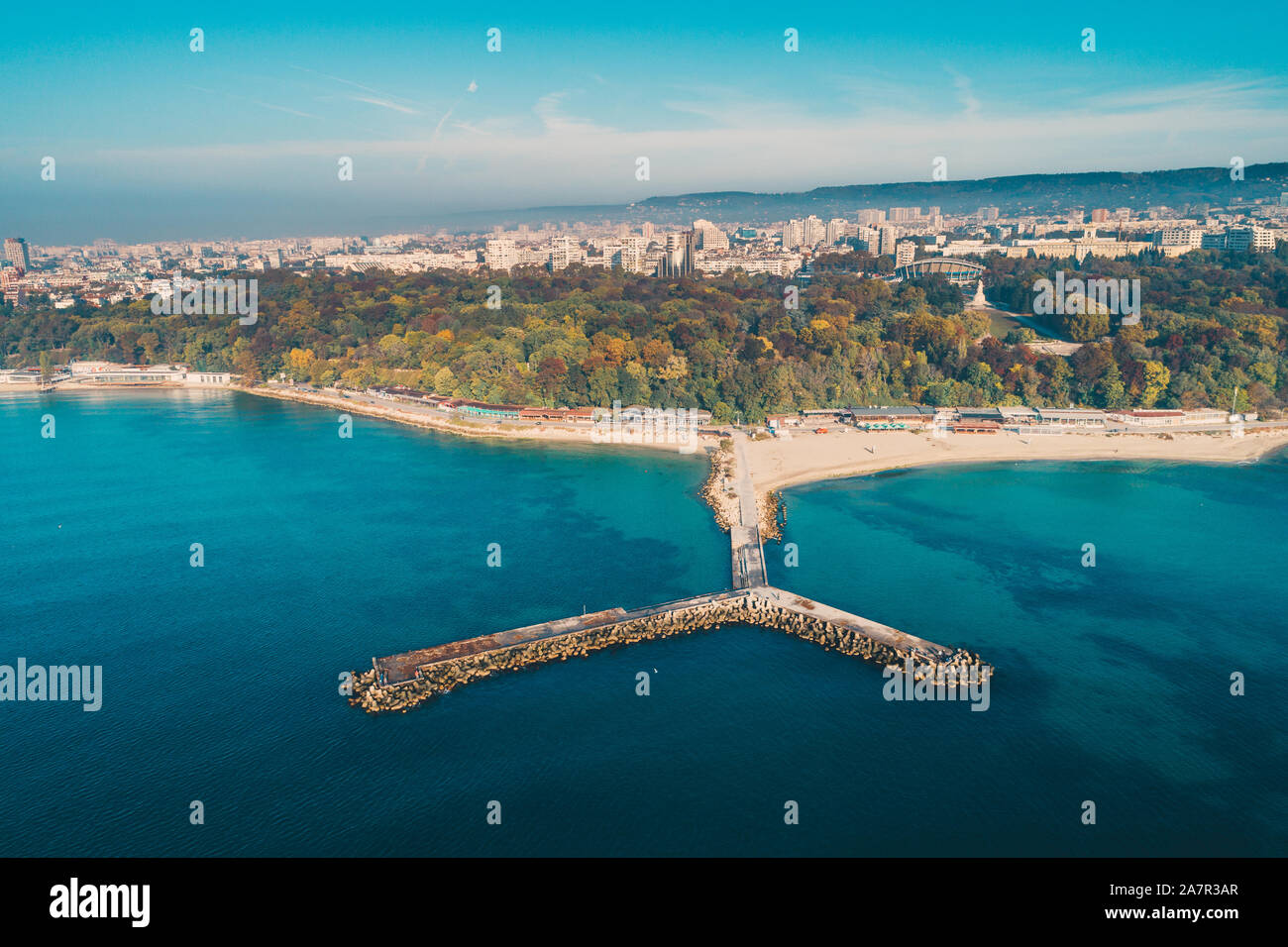 Varna, Bulgarie cityscape, drone aérien vue sur les toits de la ville Banque D'Images