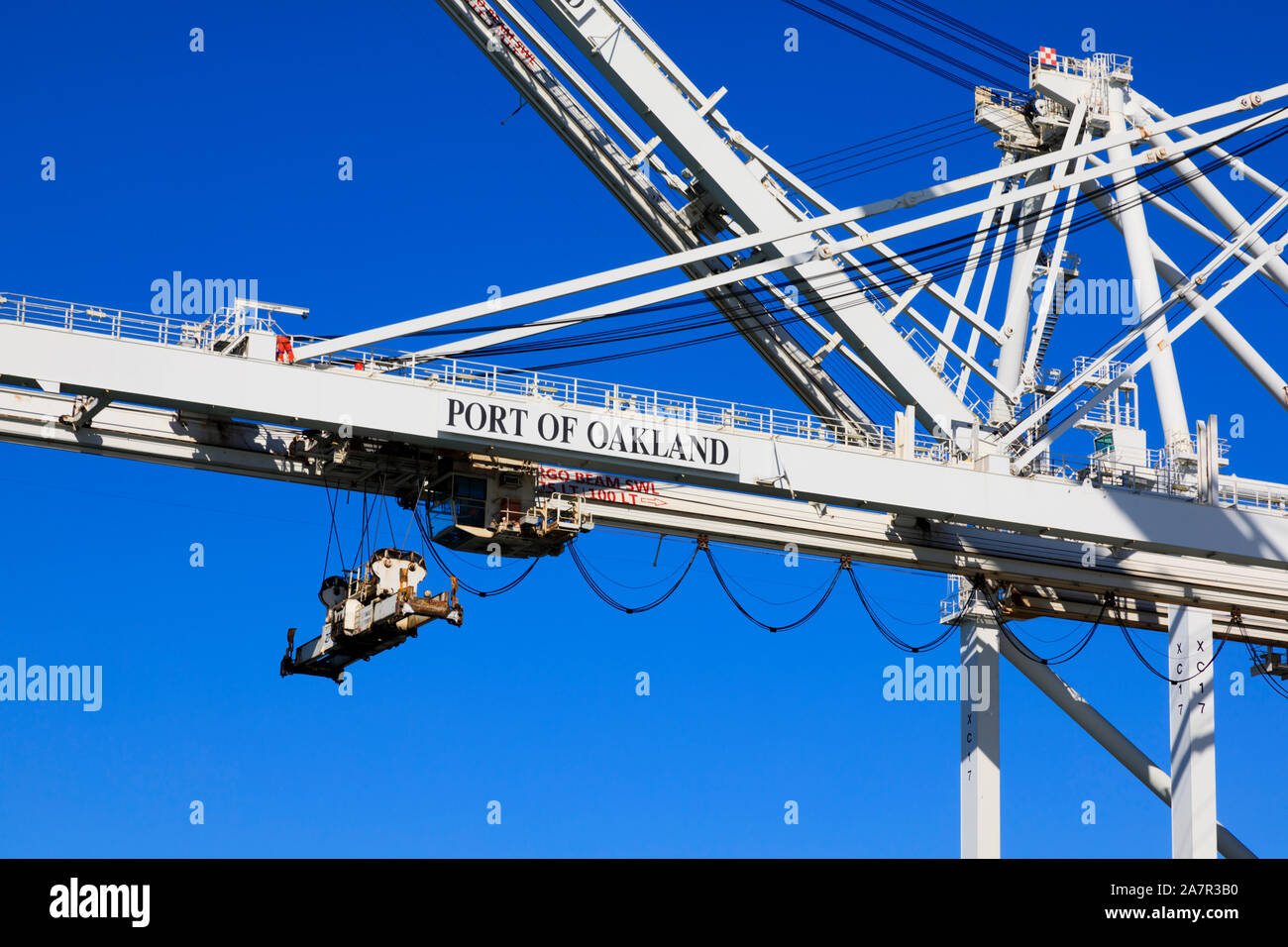 Grand récipient grue dans le port d'Oakland, Alameda County, Californie, États-Unis d'Amérique Banque D'Images