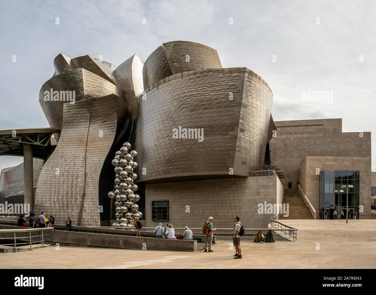 Bilbao Espagne - 25 septembre 2019 : Vue de la Guggenheim Museum construit en 1997 par l'architecte canadien Frank Gehry à Bilbao, Pays Basque, Espagne Banque D'Images