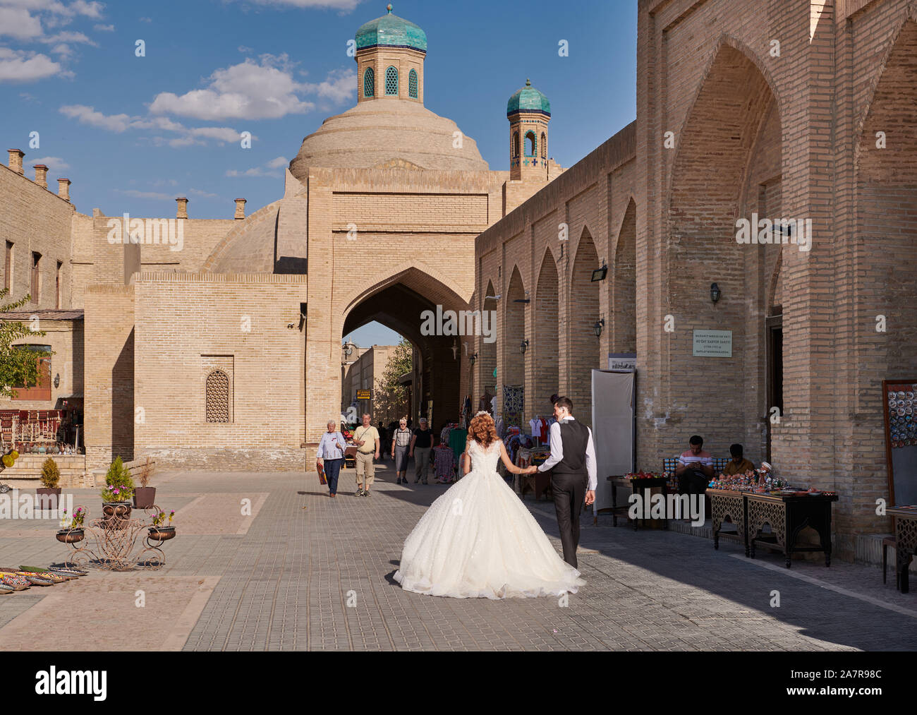 Couple de mariage onToki Sarrafon, Ancient Dome Trading à Boukhara, Ouzbékistan, l'Asie centrale Banque D'Images