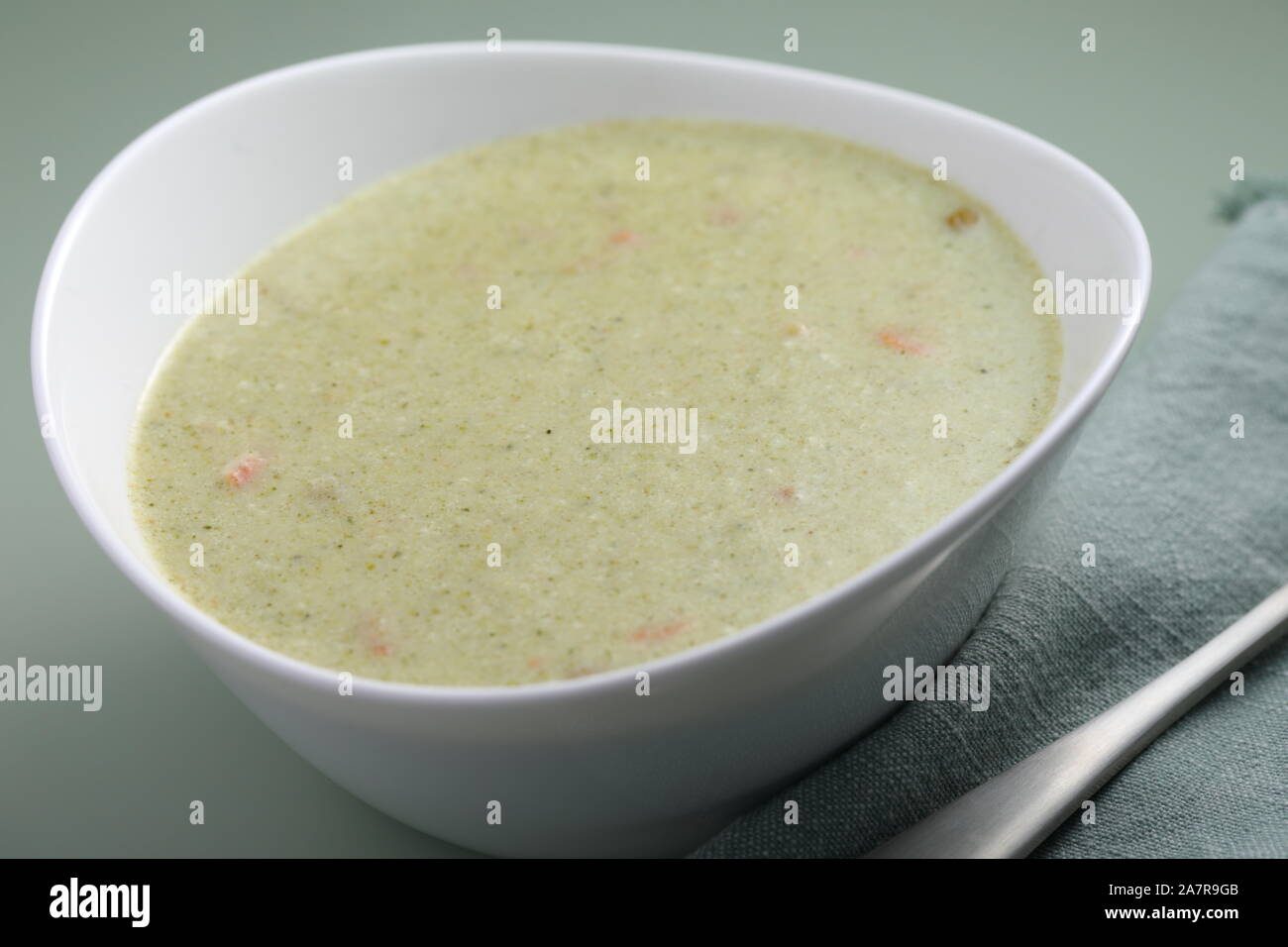 Crème de brocoli soupe dans un bol closeup Banque D'Images