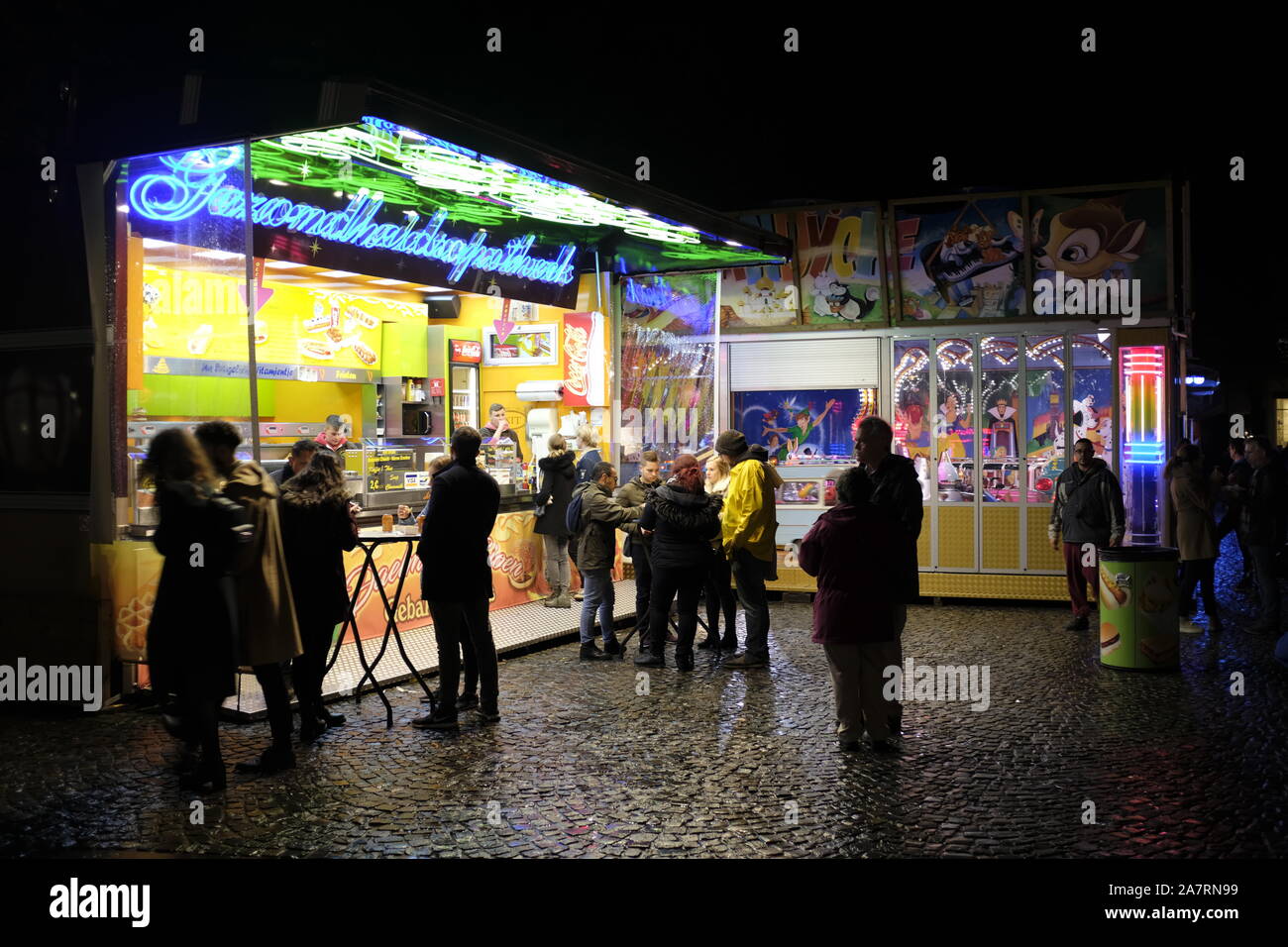 Nuit food à Bruges, Belgique Banque D'Images