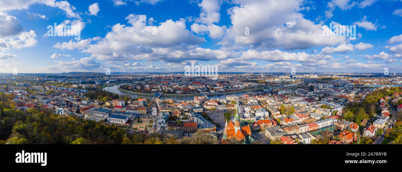 Cracovie, Pologne - 30 octobre 2019 : Panorama du quartier de Podgorze Cracovie vue de rivière et centre-ville Banque D'Images