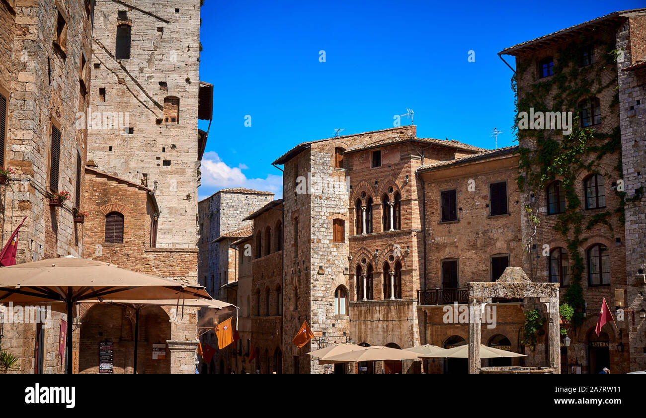 Piazza della Cisterna San Gimignano Toscane Italie Banque D'Images