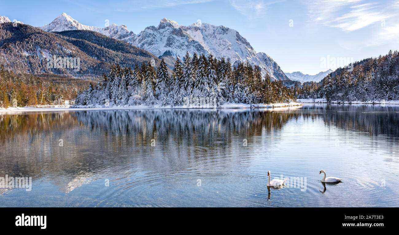 Scène panoramique dans les montagnes bavaroises au winter Banque D'Images
