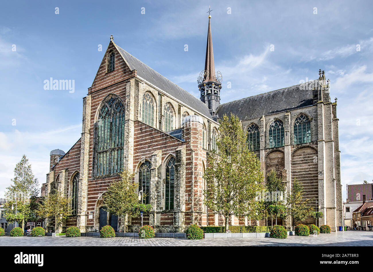 Va, les Pays-Bas, le 9 octobre 2019 : vue du sud-ouest vers le 14e siècle Grote Kerk, ou Église de Marie de Magdala Banque D'Images