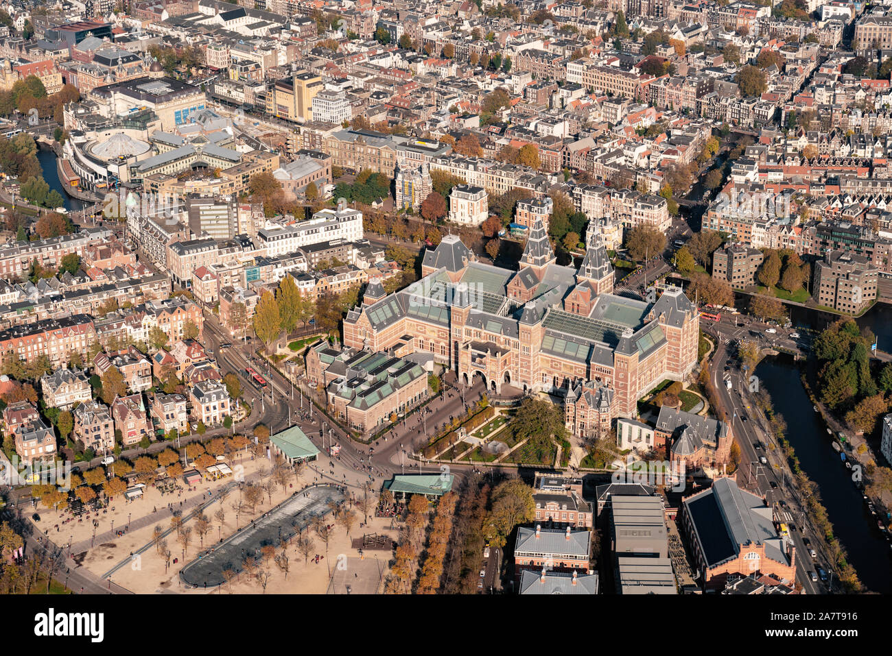 Vue aérienne de la ville d'Amsterdam avec le célèbre Rijksmuseum Banque D'Images