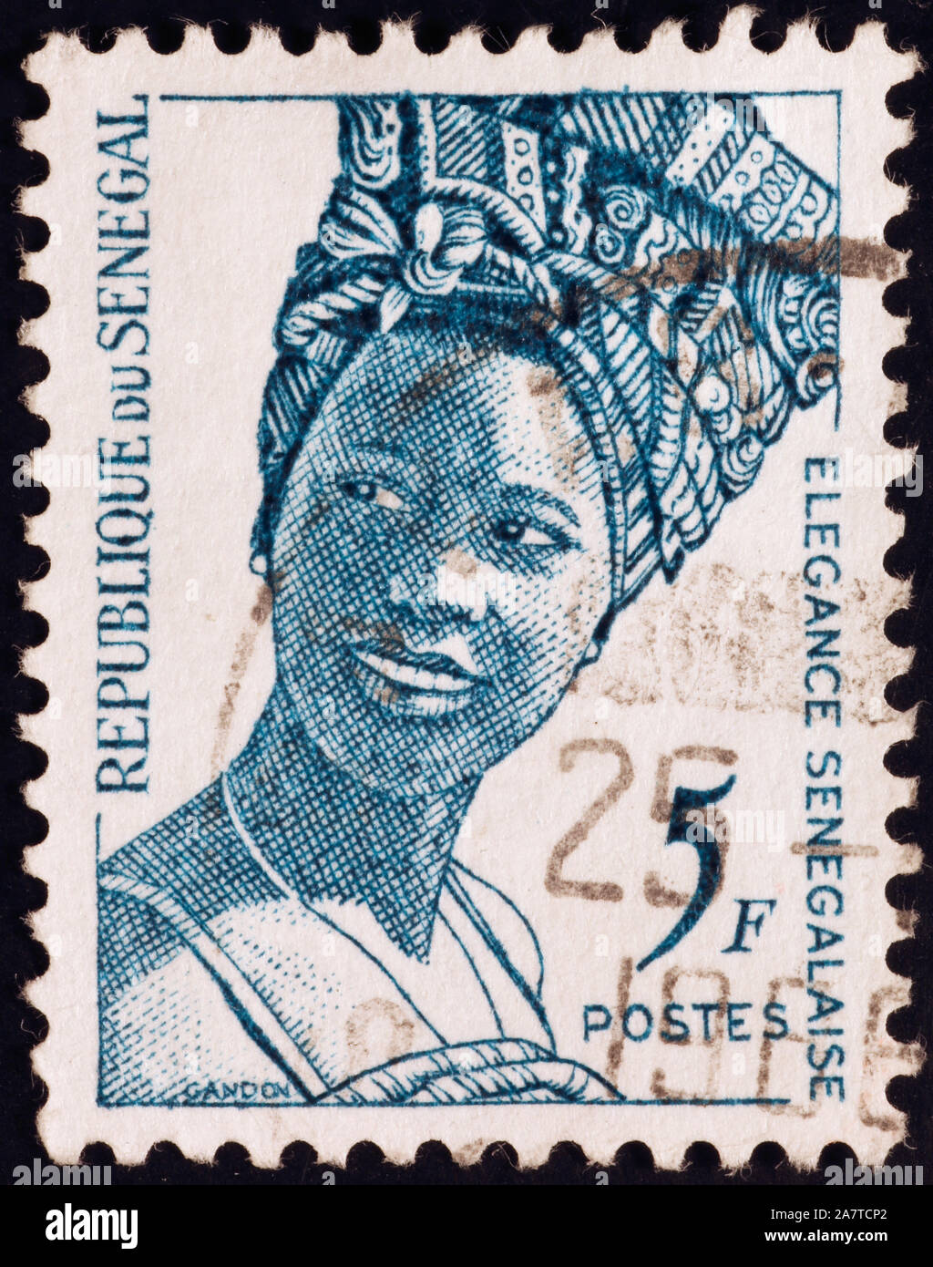 Portrait de jeune femme sur de vieux timbres-poste au Sénégal Banque D'Images