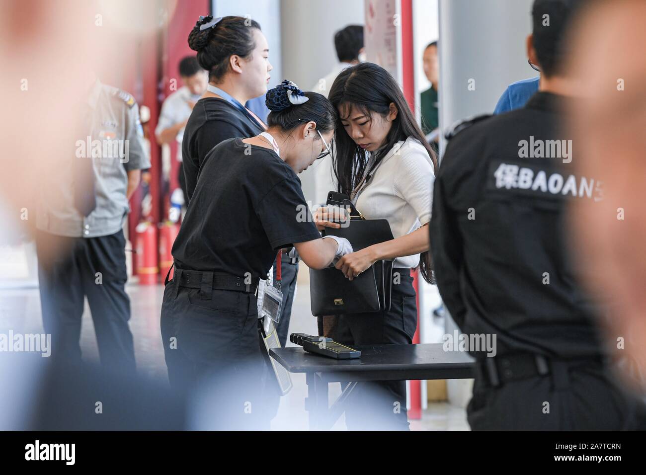 Vous pourrez passer par contrôle de sécurité entrez le lieu de rencontre principal sommet ABC 2019 détenus par Baidu, une multinationale chinoise technology company, à être Banque D'Images