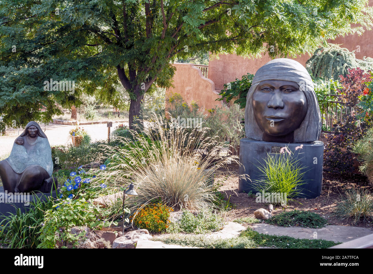 Native American art sculpture par Allan Houser Warm Springs Apache chiricahua, à un Canyon Road gallery, Santa Fe, Nouveau Mexique, USA. Banque D'Images