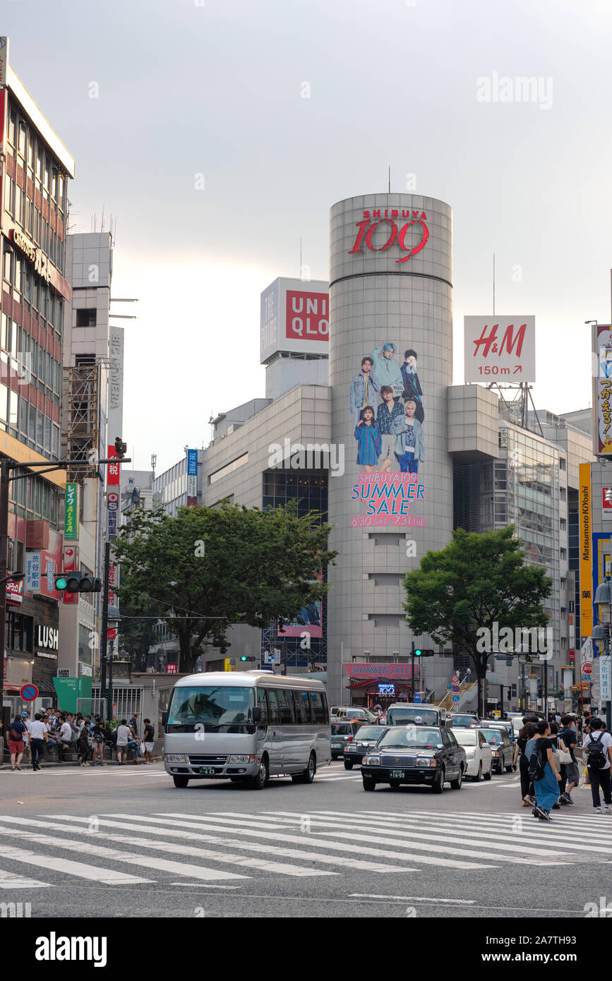 Les gens au quartier de Shibuya, Tokyo, Japon. Croisement de Shibuya est le plus occupé la plupart de passage de piétons. Banque D'Images