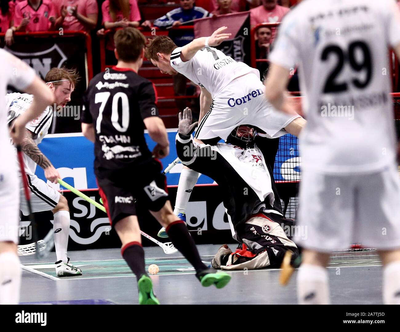 20150418STOCKHOLM final SM j'minnebandy Falun-Linköping FIB mellan IBK (LIBK) je Gröna Lund, Ericsson Globe Arena. Linköping förlorade finalen. Jeppe Photo Gustafsson Banque D'Images