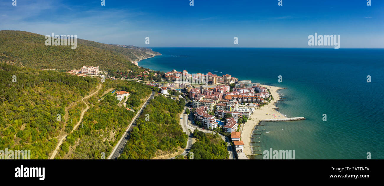 Vue sur la mer de drone d'Elenite resort sur la côte bulgare de la Mer Noire Banque D'Images
