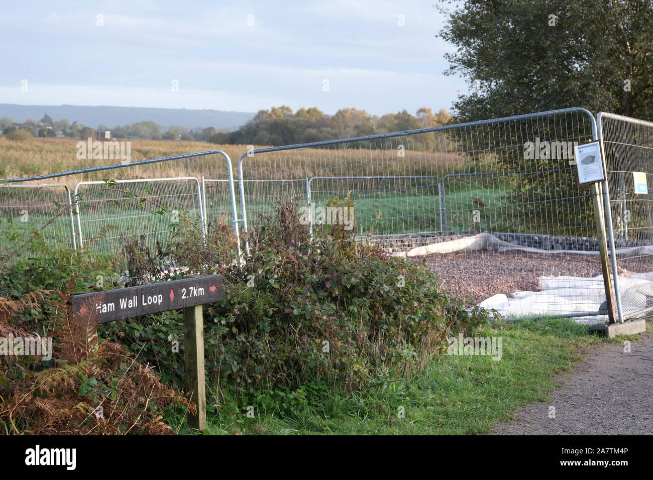 Novembre 2019 - Heras de clôtures de sécurité en place autour d'une base pour une nouvelle plate-forme d'observation qui est en construction Banque D'Images