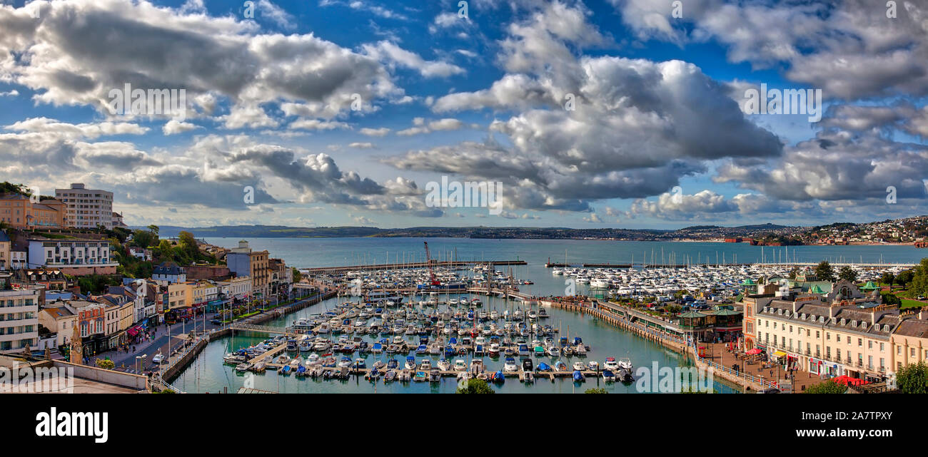Go - DEVON : Vue panoramique du port de Torquay et du port de plaisance image HDR) Banque D'Images