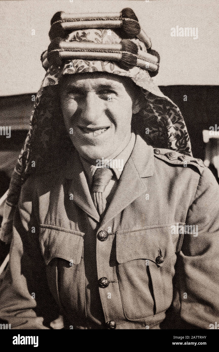 Un portrait de Thomas Edward Lawrence, CB, DSO (1888-1935), archéologue britannique, officier de l'armée, théoricien militaire, diplomate et écrivain. Il était renommé pour son rôle de liaison au cours de la campagne du Sinaï et de la Palestine et de la révolte arabe contre l'Empire Ottoman durant la Première Guerre mondiale. L'étendue et la variété de ses activités et des associations, et sa capacité de les décrire clairement par écrit, lui a valu une renommée internationale comme Lawrence d'Arabie. Banque D'Images