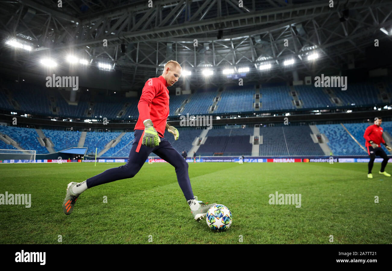 Saint-pétersbourg, Russie. 08Th Nov, 2019. Football : match de la Ligue des Champions avant le Zenit Saint-Pétersbourg - RB Leipzig. Le gardien Peter Gulacsi Leipzig prend part à la formation finale. Crédit : Jan Woitas/dpa-Zentralbild/dpa/Alamy Live News Banque D'Images