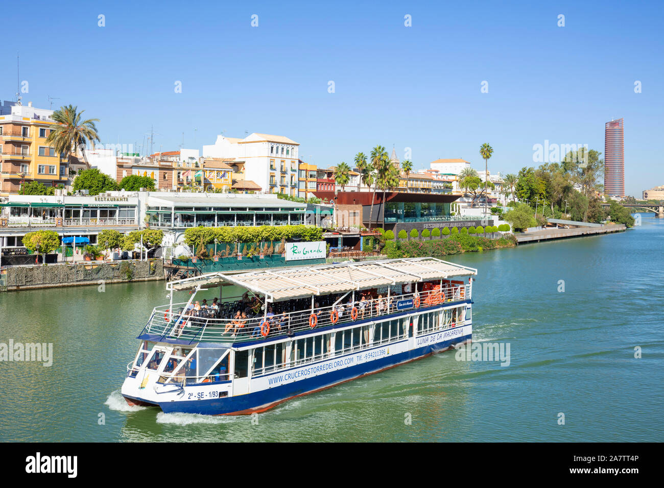 Tour de la voile sur la rivière Guadalquivir, en passant par Séville Séville Andalousie Espagne Europe de l'UE Banque D'Images