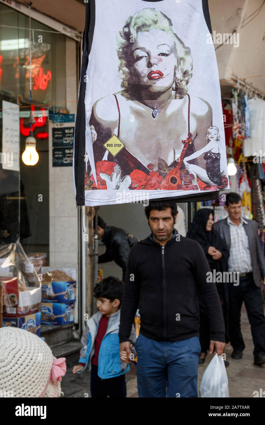 À la veille du nouvel an dans la ville de Téhéran en Iran, les rues deviennent hors de contrôle du gouvernement islamique et vous verrez de telles scènes de rue. Banque D'Images