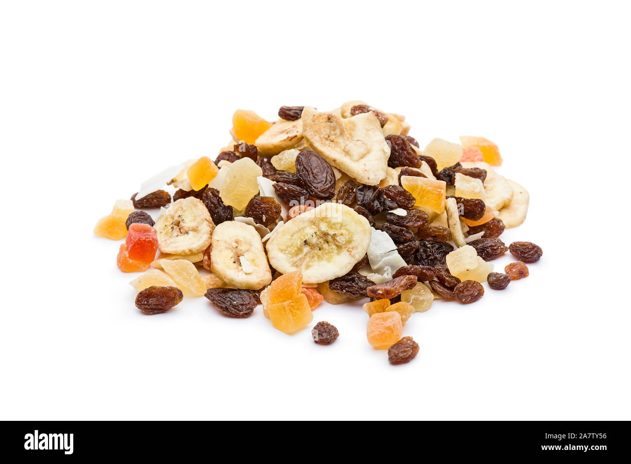 Tas de mélange de fruits secs sur fond blanc Banque D'Images
