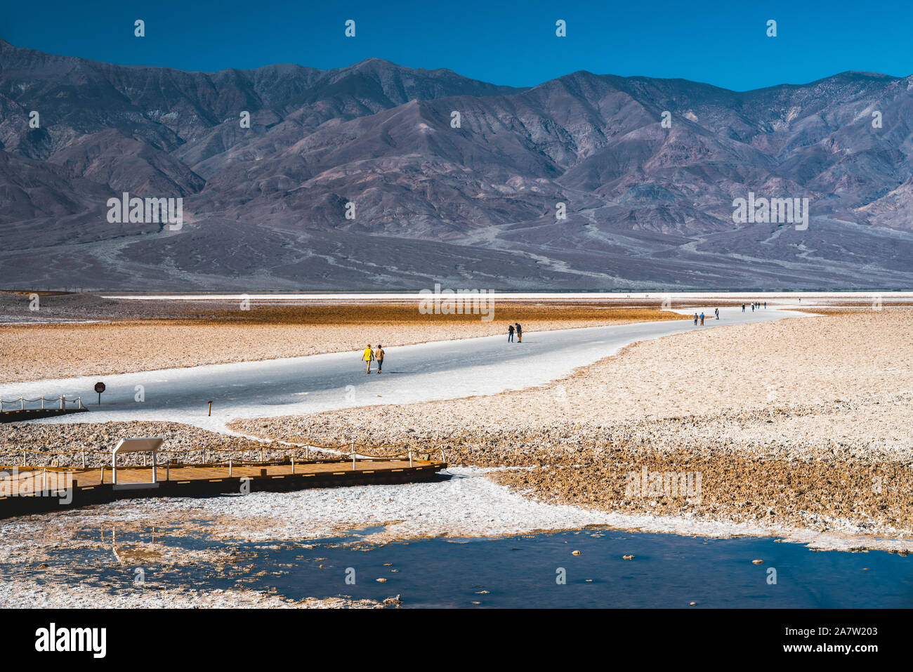 La vallée de la mort, Californie/USA - 31 octobre 2019 du bassin de Badwater Badwater et piscine dans Death Valley National Park Banque D'Images