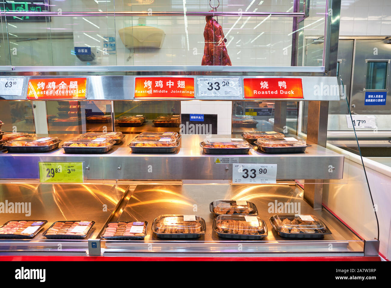 SHENZHEN, CHINE - 22 avril 2019 : aliments grillés au Sam's Club store à Shenzhen. Sam's Club est une chaîne américaine de membres-seulement w détail Banque D'Images