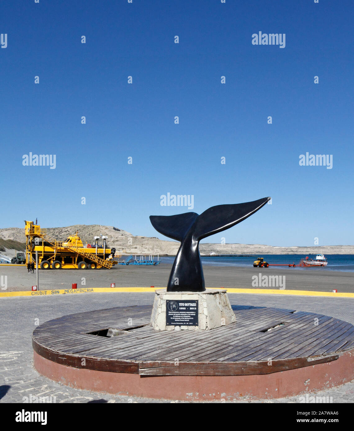 Tito Bottazzi monument. 1952-2013. Naturaliste et observation des baleines. Punta Pyramides. La Province de Chubut. La Patagonie, Argentine. Banque D'Images