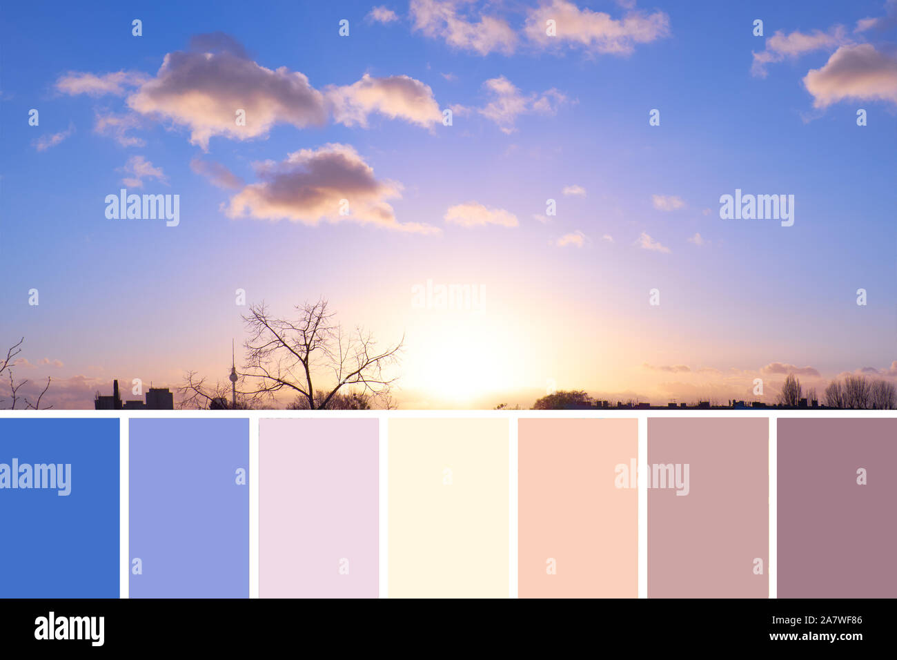 Palette de couleurs swatch image panoramique de ciel au dessus de Berlin le coucher du soleil avec de la crème et violet fluffy clouds avec Golden yellow Sun sur darkenin Banque D'Images