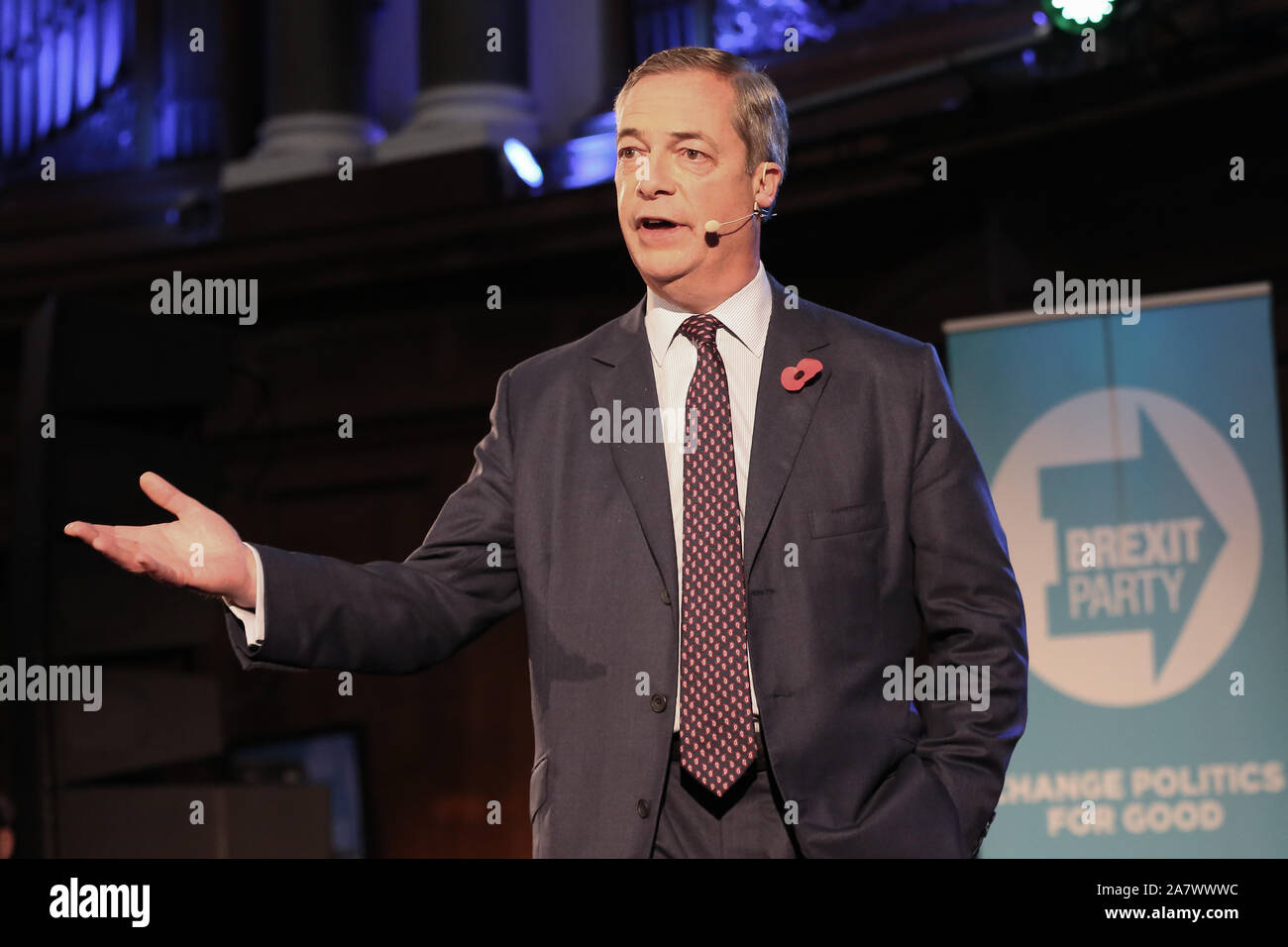 Chef de partie Brexit, Nigel Farage parle pendant la partie rallye où les 600 candidats au Parlement ont été introduits pour la prochaine élection générale. Banque D'Images