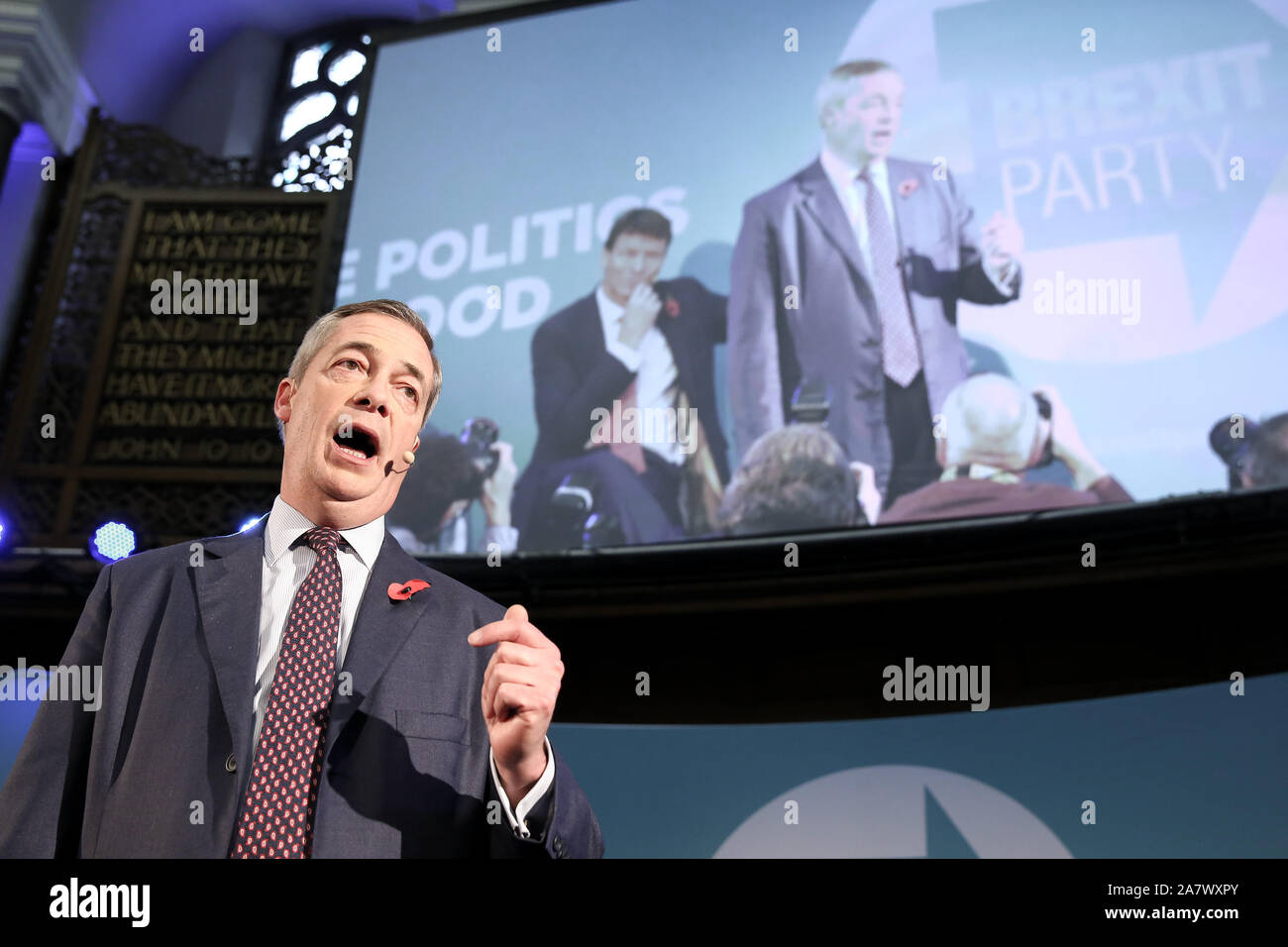 Chef de partie Brexit, Nigel Farage parle pendant la partie rallye où les 600 candidats au Parlement ont été introduits pour la prochaine élection générale. Banque D'Images