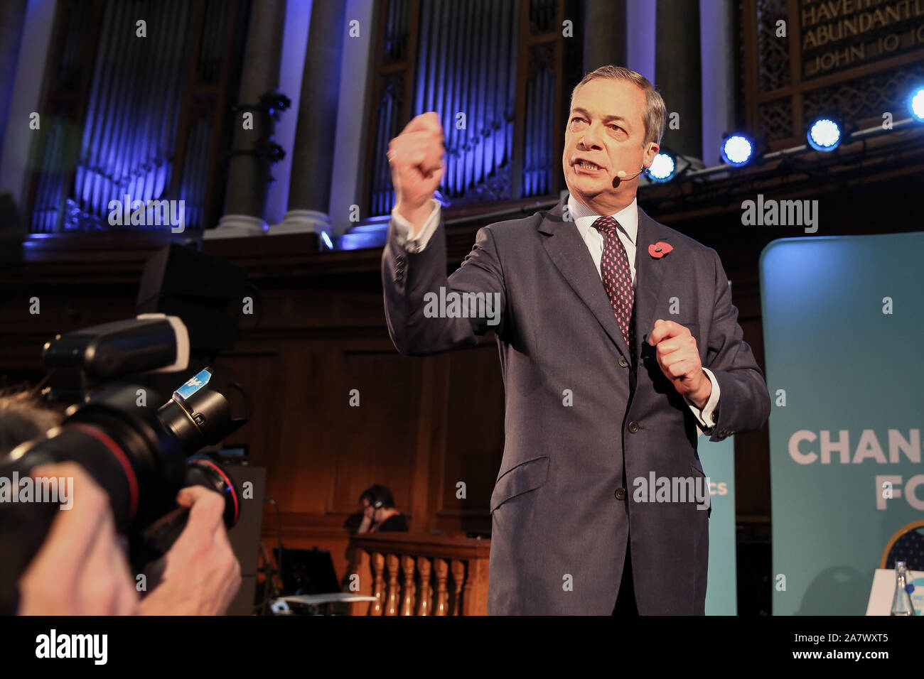 Chef de partie Brexit, Nigel Farage parle pendant la partie rallye où les 600 candidats au Parlement ont été introduits pour la prochaine élection générale. Banque D'Images