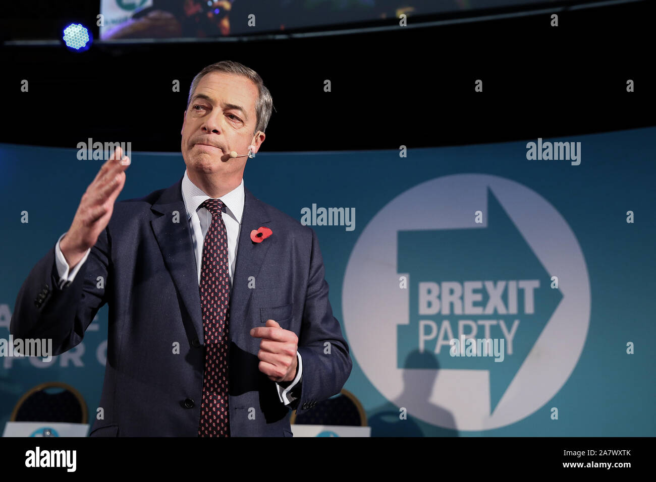 Chef de partie Brexit, Nigel Farage parle pendant la partie rallye où les 600 candidats au Parlement ont été introduits pour la prochaine élection générale. Banque D'Images