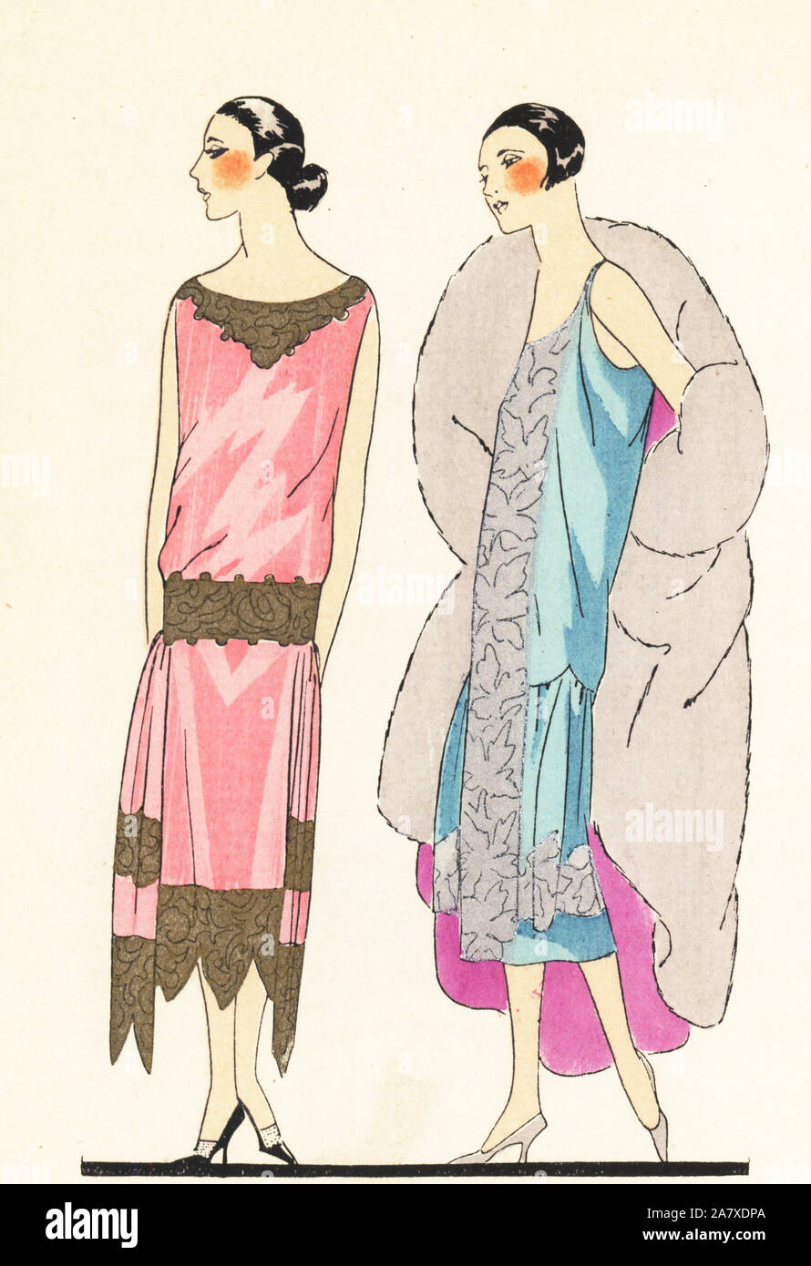 Femme en velours rose et robe de soirée, crêpe et femme en robe de brocart d'argent turquoise avec georgine crêpe. Coloriée pochoir (stencil) lithographie du magazine de mode de luxe français Art, la goutte, Beaute, 1925. Banque D'Images