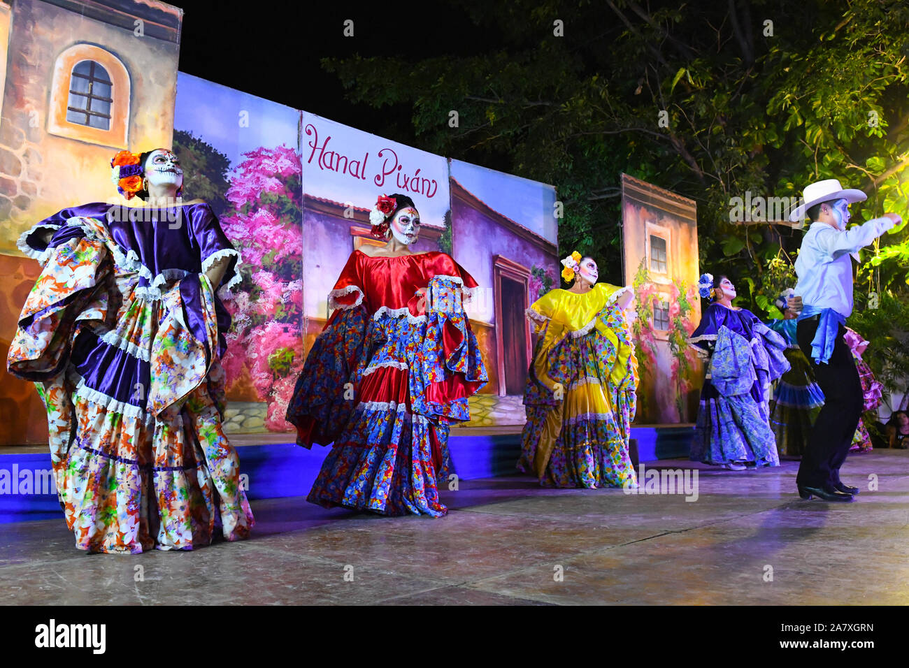 Groupe folklorique mexicain traditionnel danse danses mexicaines, Merida, Mexique Banque D'Images