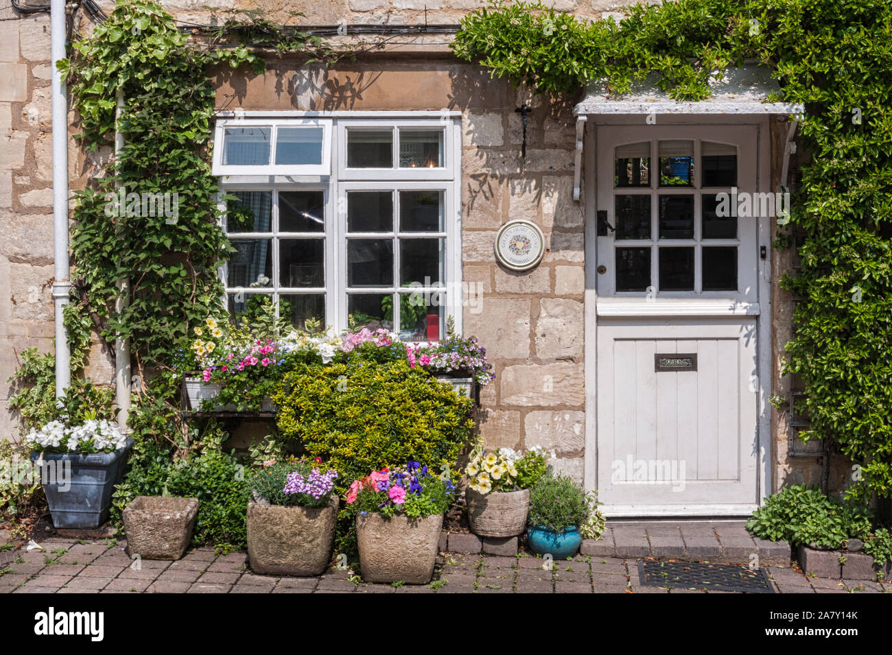 Chalets typiques et traditionnelles de Painswick connu sous le nom de reine des Cotswolds. Principalement des maisons construites à partir de la pierre de Cotswold couleur miel, UK Banque D'Images