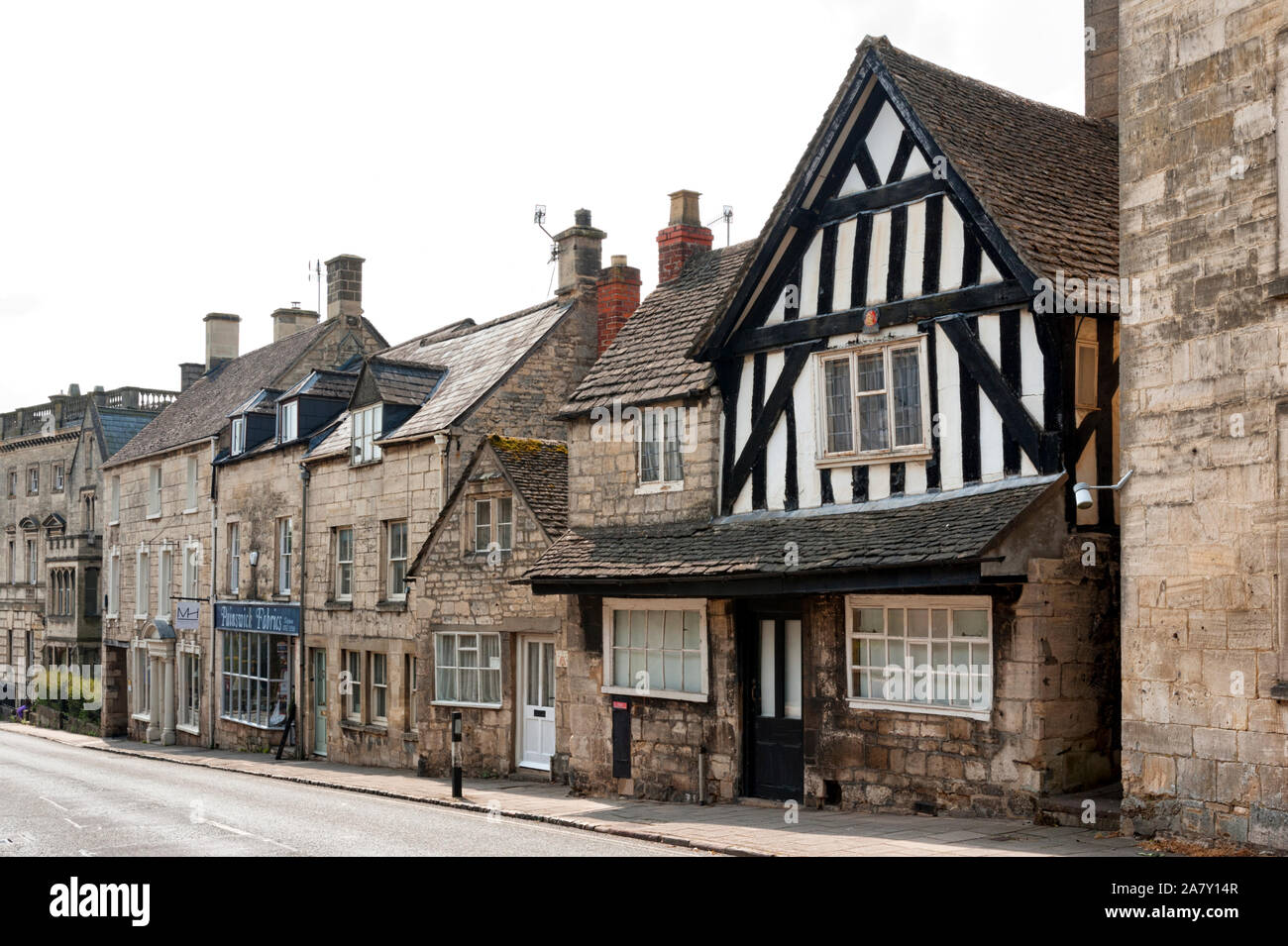 Chalets typiques et traditionnelles de Painswick connu sous le nom de reine des Cotswolds. Principalement des maisons construites à partir de la pierre de Cotswold couleur miel, UK Banque D'Images