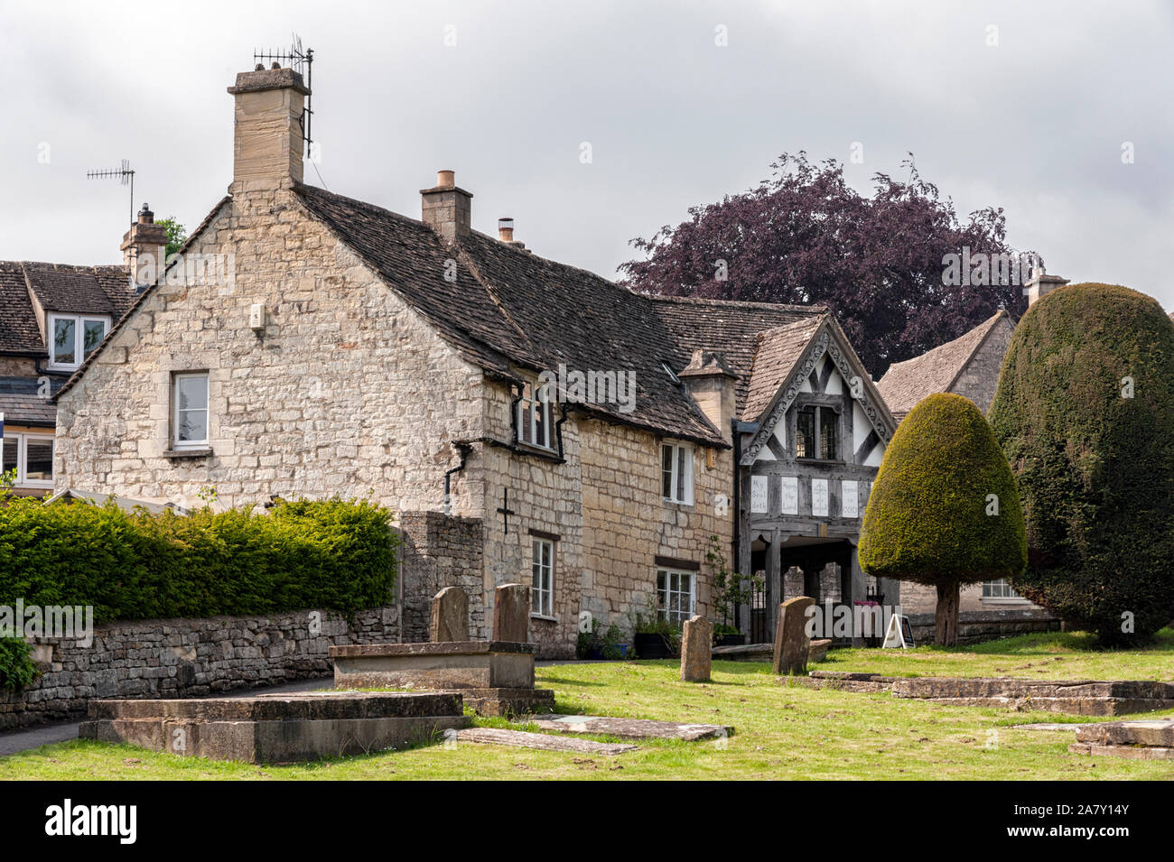 Chalets typiques et traditionnelles de Painswick connu sous le nom de reine des Cotswolds. Principalement des maisons construites à partir de la pierre de Cotswold couleur miel, UK Banque D'Images