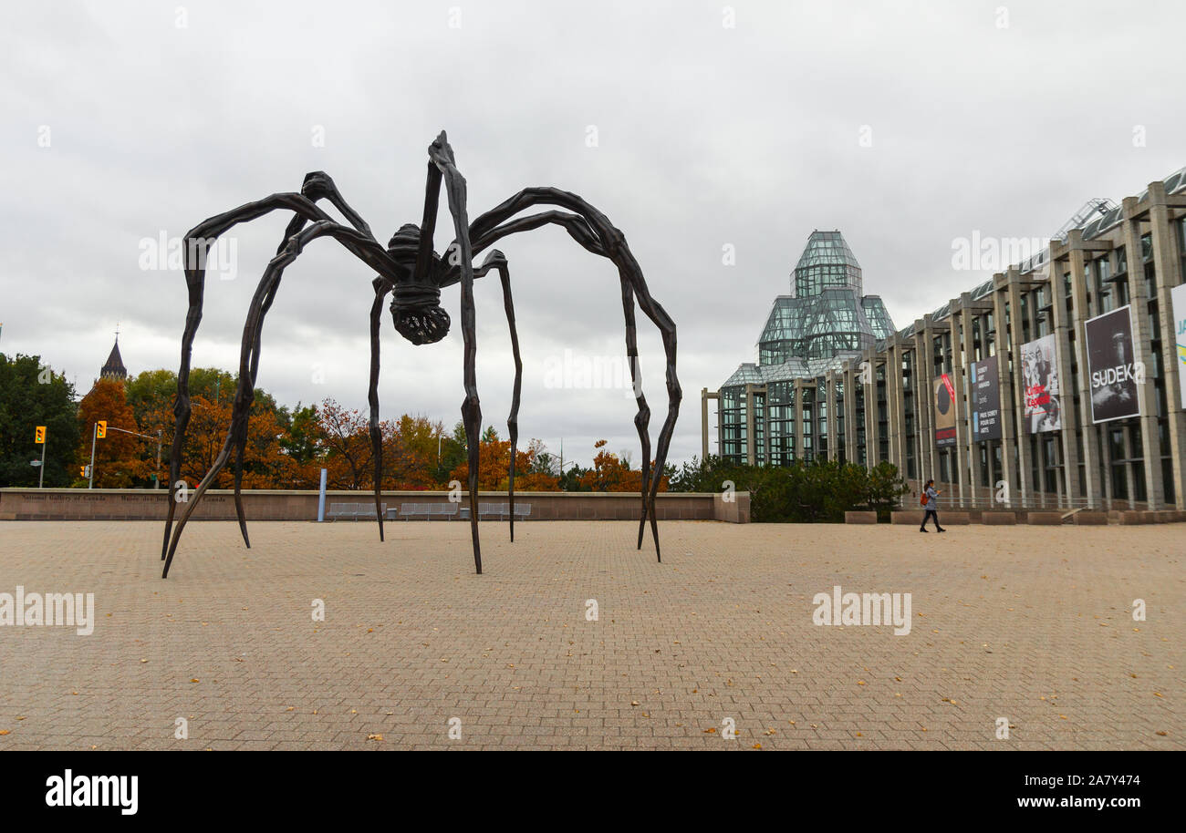 Mai 2016. 'Maman' (mère), Louise Bourgeois. Sculpture réalisée par l'artiste américain. Acquis en 2005 par le Musée des beaux-arts du Canada. Banque D'Images